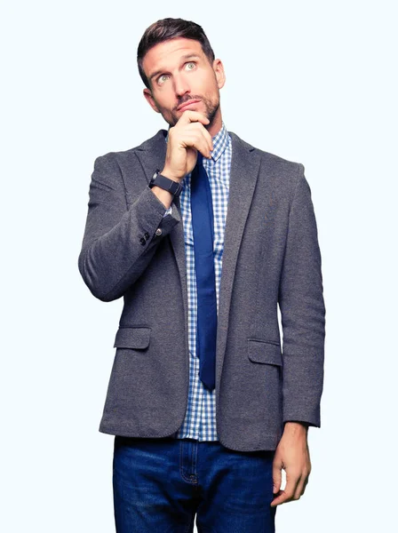 Yakışıklı Adamı Giyen Takım Elbise Çene Düşünme Hakkında Soru Dalgın — Stok fotoğraf
