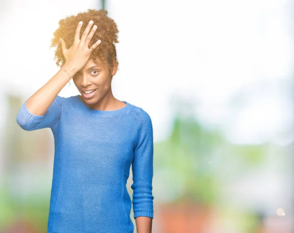 Mooie Jonge Afro Amerikaanse Vrouw Geïsoleerde Achtergrond Verrast Met Hand — Stockfoto