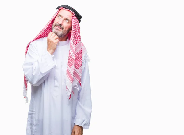 Magas Rangú Arab Ember Keffiyeh Elszigetelt Háttér Kézzel Chin Gondolkodás — Stock Fotó