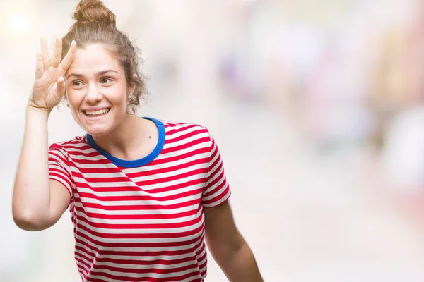 Bella Bruna Capelli Ricci Giovane Ragazza Indossa Look Casual Sfondo — Foto Stock