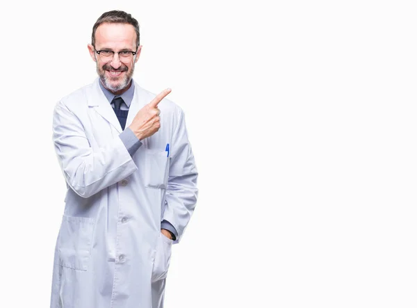 Hombre Profesional Alzado Mediana Edad Con Abrigo Blanco Sobre Fondo —  Fotos de Stock