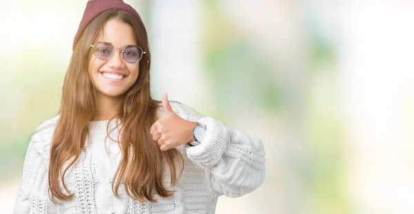 Jovem Bela Morena Hipster Mulher Vestindo Óculos Sol Sobre Fundo — Fotografia de Stock