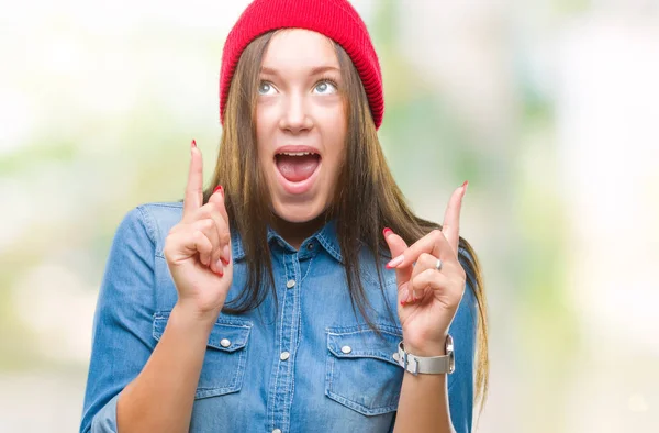 Joven Caucásica Hermosa Mujer Con Gorra Lana Sobre Fondo Aislado —  Fotos de Stock