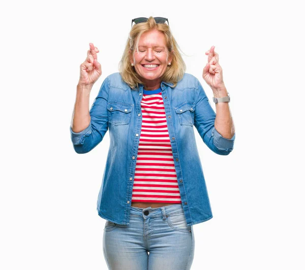 Middle Age Blonde Woman Isolated Background Smiling Crossing Fingers Hope — Stock Photo, Image