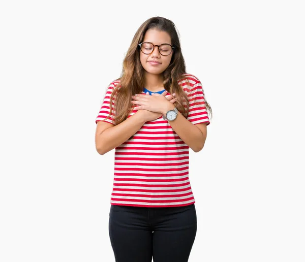 Joven Mujer Morena Hermosa Con Gafas Rayas Camiseta Sobre Fondo —  Fotos de Stock