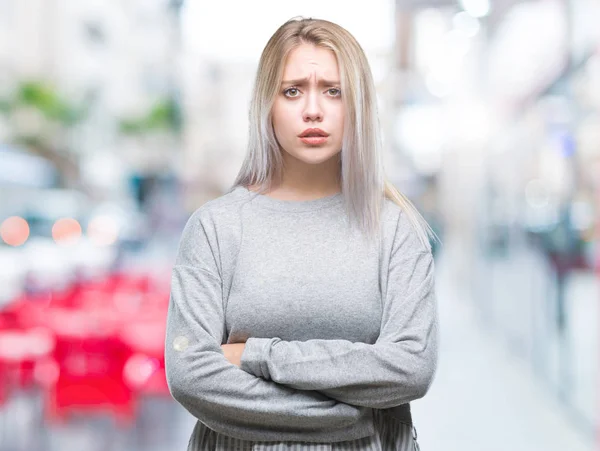 Unga Blonda Kvinnan Över Isolerade Bakgrund Skeptiker Och Nervös Ogillande — Stockfoto