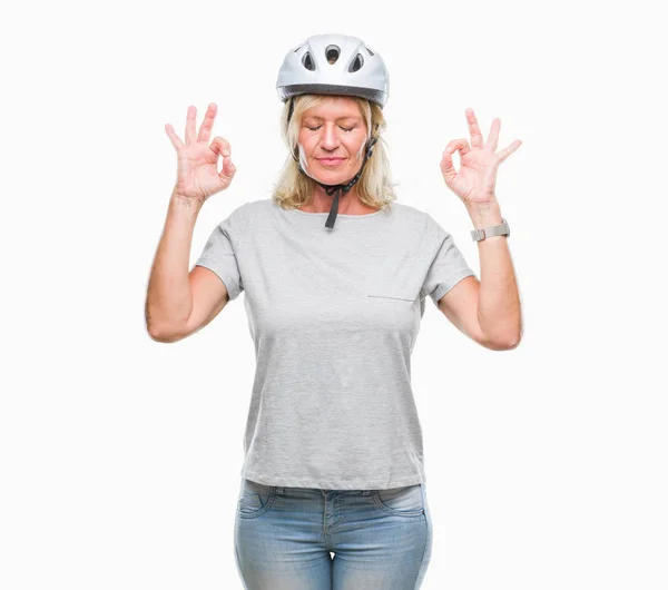 Femme Cycliste Caucasienne Âge Moyen Portant Casque Sécurité Sur Fond — Photo