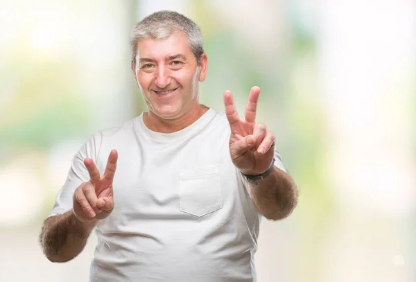 Hombre Mayor Guapo Sobre Fondo Aislado Sonriendo Mirando Cámara Mostrando —  Fotos de Stock