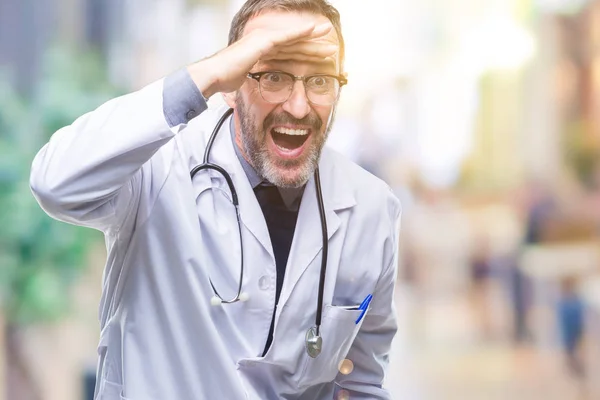 Hombre Médico Edad Madura Con Uniforme Médico Aislado Fondo Muy — Foto de Stock