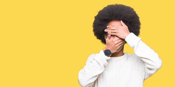Young African American Man Afro Hair Wearing Glasses Covering Eyes — Stock Photo, Image