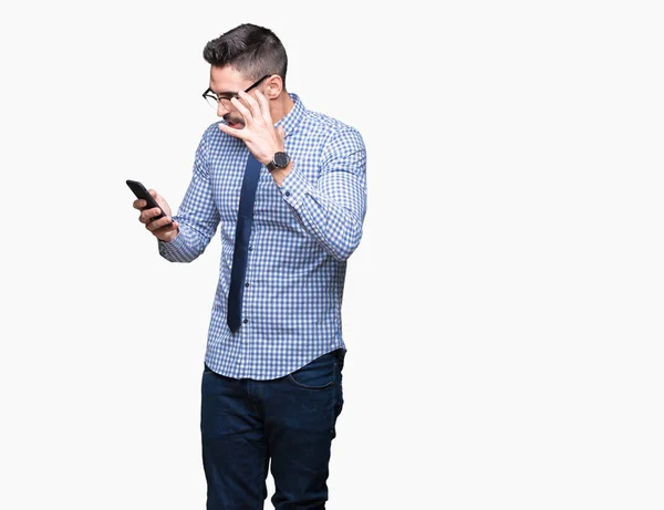 Człowiek Młody Biznes Pomocą Smartphone Białym Tle Zły Zdenerwowany Krzyczy — Zdjęcie stockowe