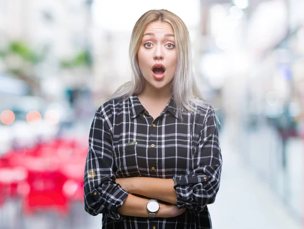 Giovane Donna Bionda Sfondo Isolato Spaventata Scioccata Con Espressione Sorpresa — Foto Stock