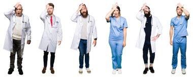 Kolaj gruba doktorlar ve cerrahlar üzerinde beyaz bir arka plan baş hata için el ile sürpriz izole, hata hatırlıyorum. Unuttum, kötü bellek kavramı.