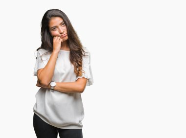 İzole arka plan düşünme seyir üzerinde genç güzel Arap kadın yorgun ve sıkılmış çapraz silah depresyon sorunları ile.