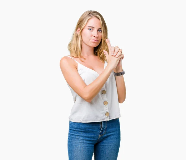 Hermosa Joven Sobre Fondo Aislado Sosteniendo Arma Simbólica Con Gesto —  Fotos de Stock