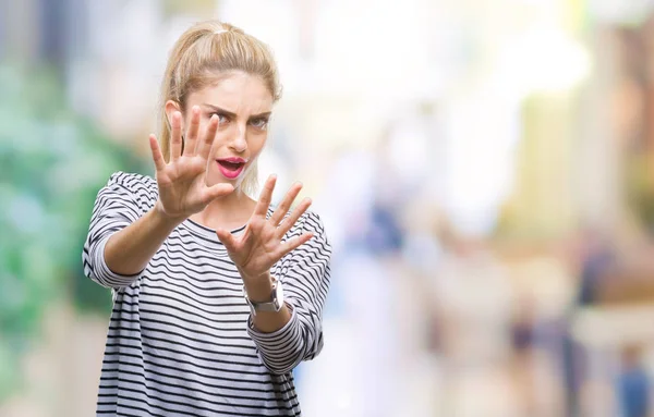 Jonge Mooie Blonde Vrouw Draagt Strepen Trui Geïsoleerde Achtergrond Bang — Stockfoto