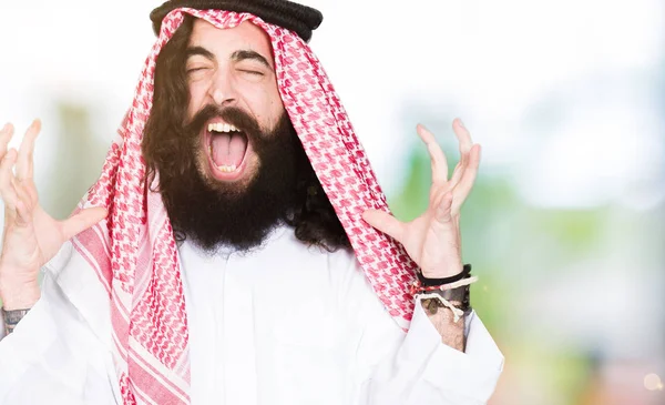 Arab Üzletember Hosszú Hajat Visel Hagyományos Keffiyeh Sál Ünnepli Őrült — Stock Fotó
