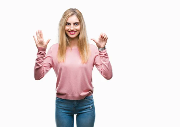 Jovem Mulher Loira Bonita Vestindo Suéter Inverno Rosa Sobre Fundo — Fotografia de Stock