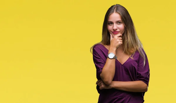 Mooie Blonde Elegante Jongedame Geïsoleerde Achtergrond Zoek Vertrouwen Camera Met — Stockfoto