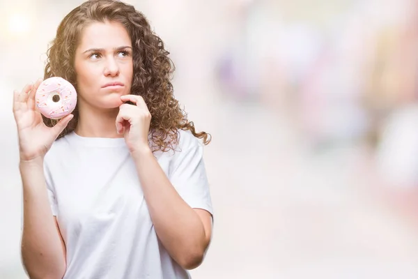 Junges Brünettes Mädchen Das Donut Über Isoliertem Hintergrund Isst Ernstes — Stockfoto