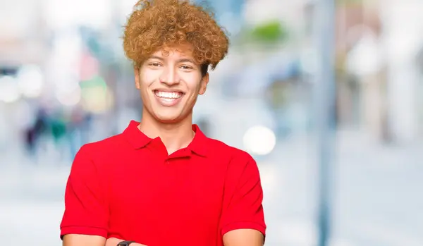 Joven Hombre Guapo Con Pelo Afro Vistiendo Camiseta Roja Cara — Foto de Stock