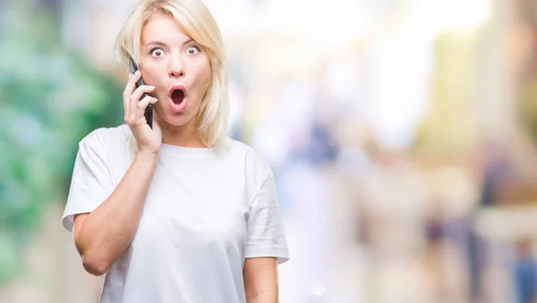 Jonge Mooie Blonde Vrouw Bellen Praten Smartphone Geïsoleerde Achtergrond Bang — Stockfoto