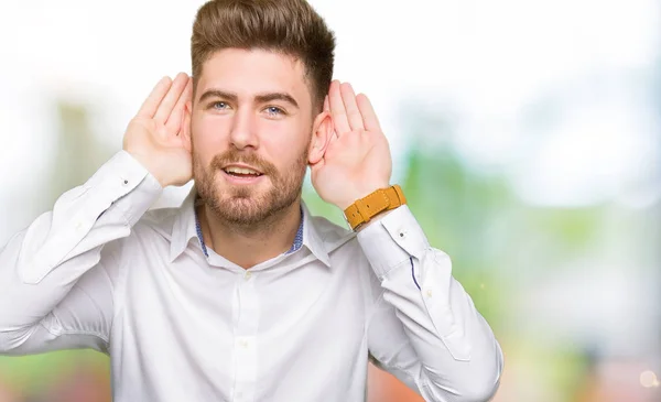 Mladý Pohledný Obchodní Muž Snaží Slyšet Obě Ruce Ucho Gesto — Stock fotografie