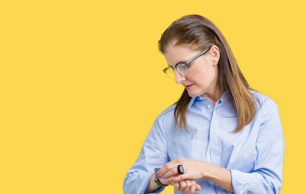 Hermosa Mujer Mediana Edad Madura Negocios Con Gafas Sobre Fondo —  Fotos de Stock