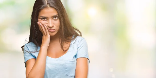 Junge Schöne Arabische Frau Mit Isoliertem Hintergrund Die Müde Und — Stockfoto