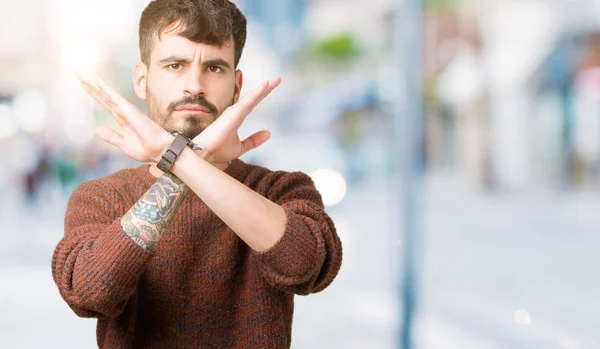 Joven Hombre Guapo Con Suéter Invierno Sobre Fondo Aislado Expresión —  Fotos de Stock