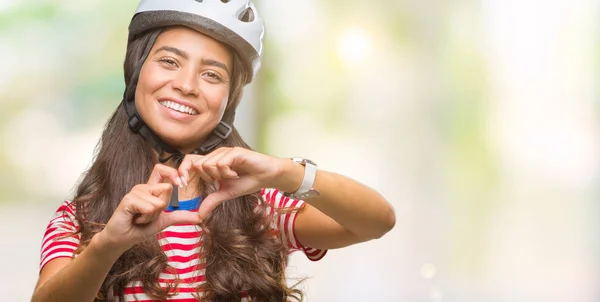 Genç Arap Bisikletçi Kadın Giyiyor Güvenlik Kask Içinde Gülümseyen Izole — Stok fotoğraf