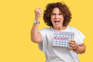 Adet takvim üzerinde izole arka rahatsız ve öfke, çılgın ve yükseltilmiş el, öfke kavramı ile diye bağıran ile sinirli bağırarak tutan orta ager üst düzey kadın