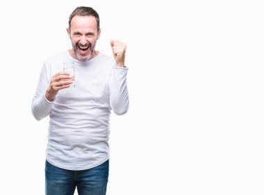 Duygu tezahürat orta yaş ağarmış komuta sizde gurur çığlık ve zafer ve başarı çok heyecanlı, kutluyor izole arka plan üzerinde bardak su içme