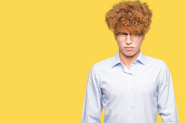 Jovem Homem Negócios Bonito Com Afro Vestindo Óculos Cético Nervoso — Fotografia de Stock