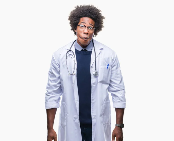Afro Americký Lékař Muž Izolované Pozadí Tvorby Rybí Obličej Rty — Stock fotografie