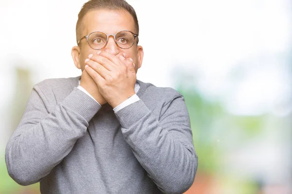 Arabischer Mann Mittleren Alters Der Eine Brille Über Isoliertem Hintergrund — Stockfoto