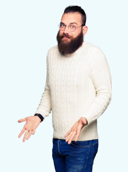 Homem Jovem Hipster Vestindo Óculos Camisola Inverno Sem Noção Expressão — Fotografia de Stock