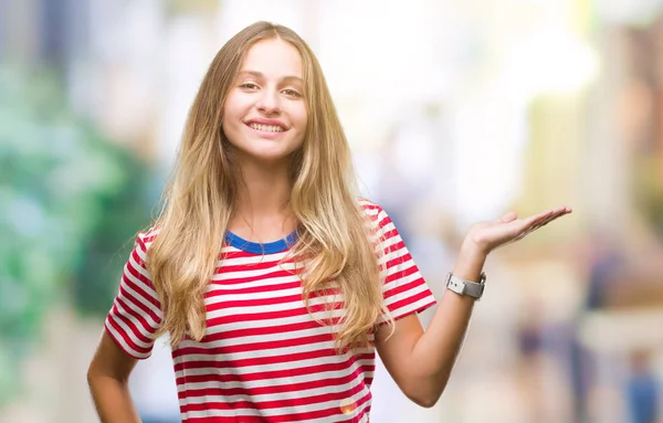 Young Beautiful Blonde Woman Isolated Background Smiling Cheerful Presenting Pointing — Stock Photo, Image