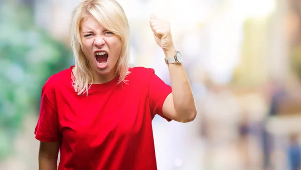 Mladá Krásná Blondýna Žena Nosí Červené Tričko Izolované Pozadí Vztek — Stock fotografie