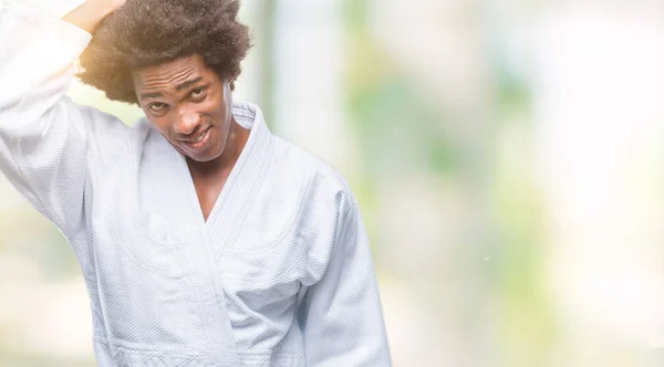 Afro Amerikansk Man Bär Karate Kimono Över Isolerade Bakgrund Förvirra — Stockfoto
