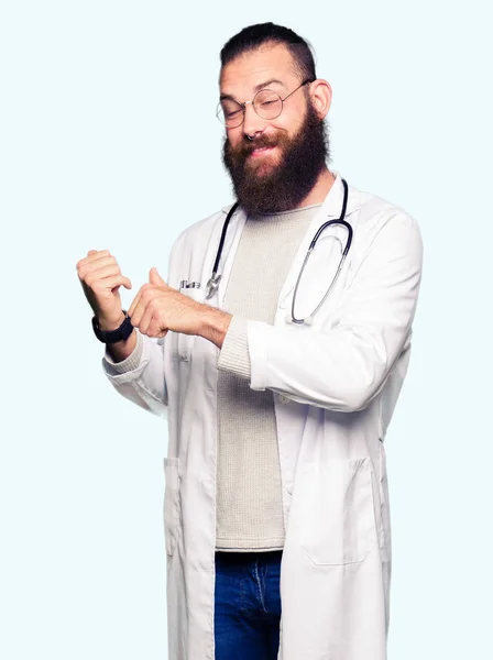 Young Blond Doctor Man Beard Wearing Medical Coat Pointing Back — Stock Photo, Image