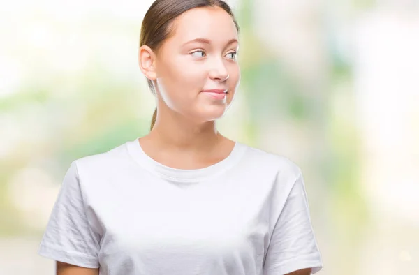 Giovane Bella Donna Caucasica Sfondo Isolato Sorridente Guardando Lato Fissando — Foto Stock