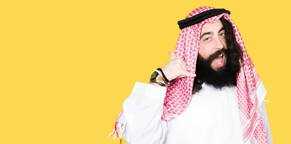 Arabian Business Man Long Hair Wearing Traditional Keffiyeh Scarf Smiling — Stock Photo, Image