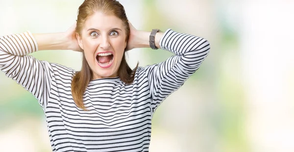 Middelbare Leeftijd Volwassen Mooie Vrouw Dragen Strepen Winter Trui Geïsoleerde — Stockfoto