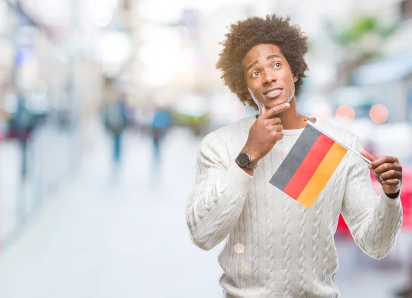 Bandeira Afro Americana Alemanha Sobre Fundo Isolado Rosto Sério Pensando — Fotografia de Stock