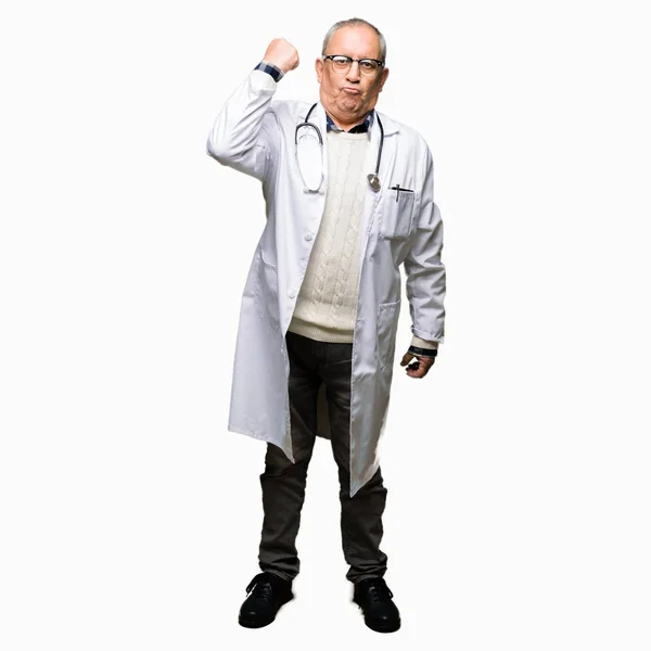 Schöner Oberarzt Mann Trägt Medizinischen Mantel Starke Person Zeigt Armmuskeln — Stockfoto