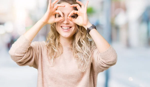 Mulher Loira Bonita Vestindo Camisola Sobre Fundo Isolado Fazendo Gesto — Fotografia de Stock