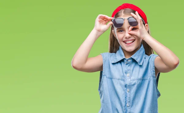 Joven Hermosa Chica Con Gafas Sol Sobre Fondo Aislado Haciendo —  Fotos de Stock