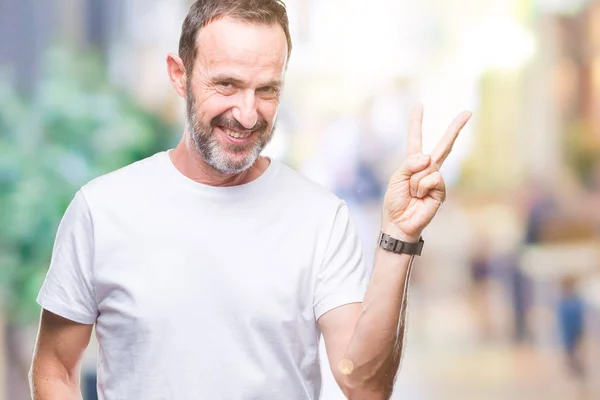 Hombre Mayor Alzado Mediana Edad Con Camiseta Blanca Sobre Fondo —  Fotos de Stock