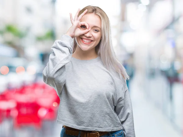 Unga Blonda Kvinnan Över Isolerade Bakgrund Gör Gest Med Handen — Stockfoto